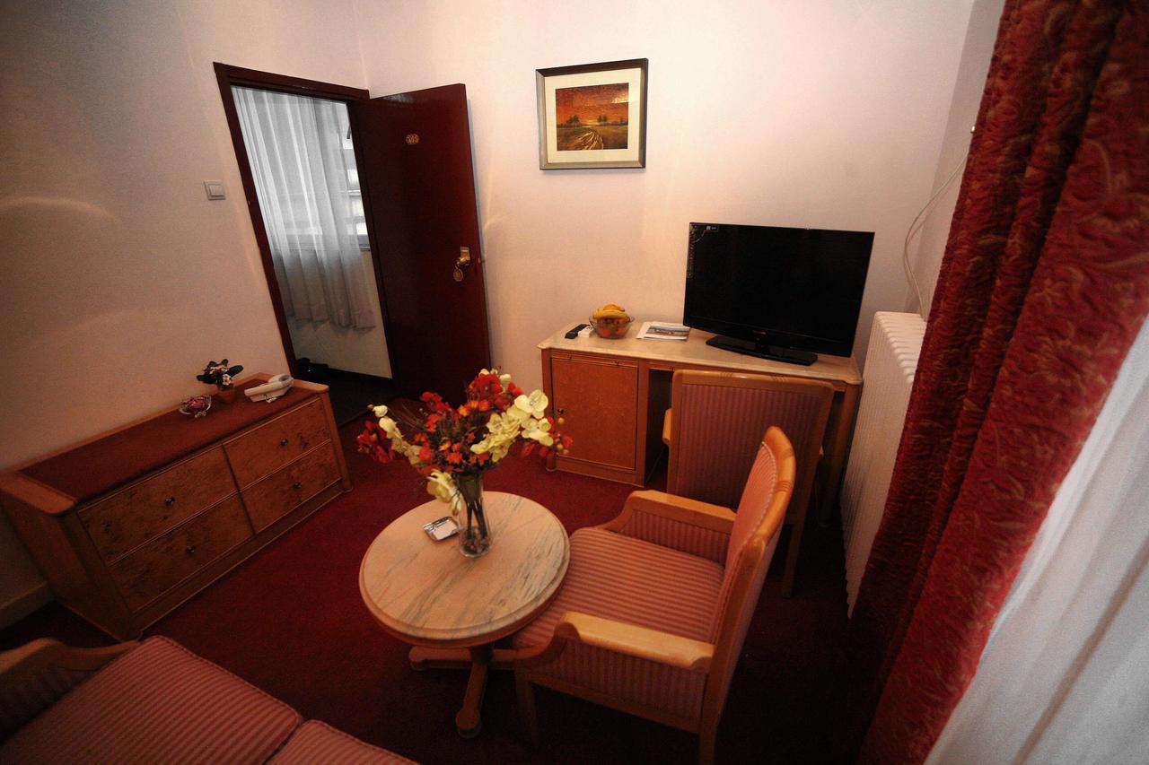 Golden Inn Hotel Majdanpek Esterno foto